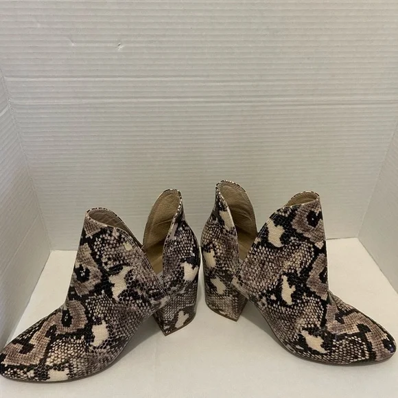 Steve Madden Snakeskin Pattern Ankle Booties size 10 M women. Block Heel. OBO - Picture 12 of 14